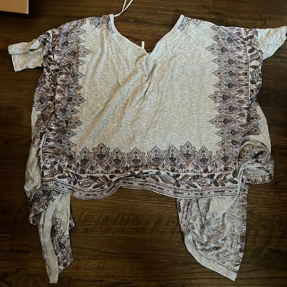 XS Free People Long Flowy Grey T-shirt with Purple Design